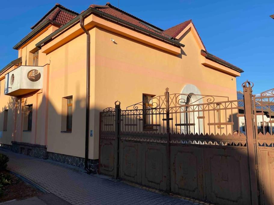 Ferienwohnung B12 - Bohdanecska 12 Pardubice Exterior foto