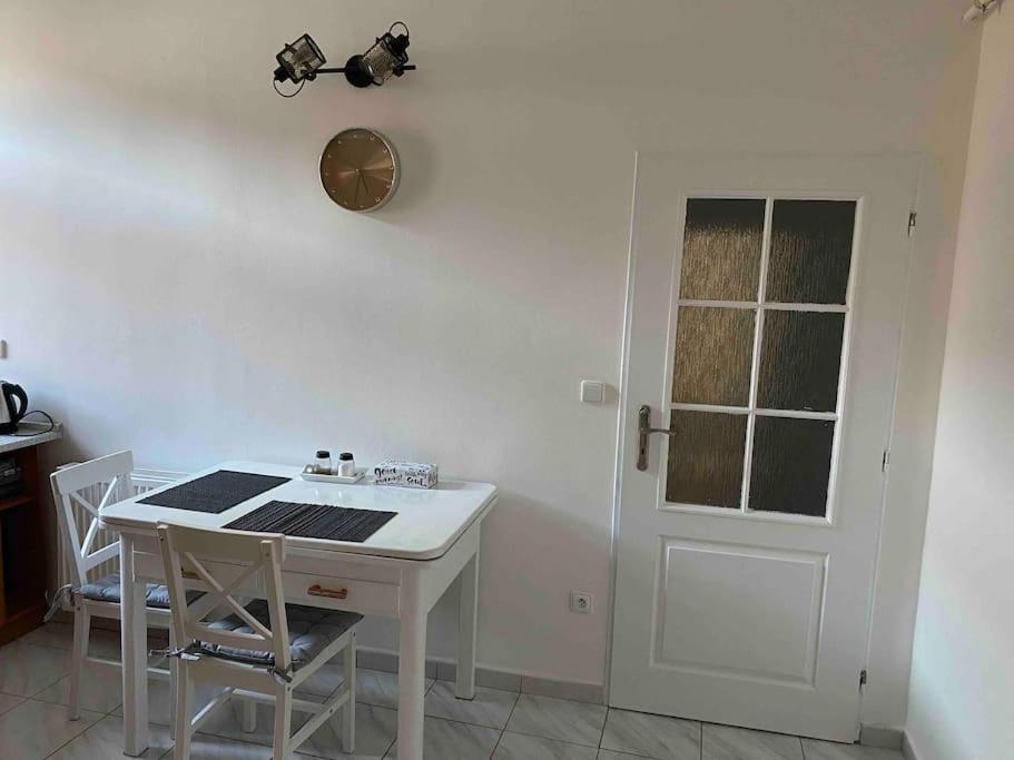 Ferienwohnung B12 - Bohdanecska 12 Pardubice Exterior foto