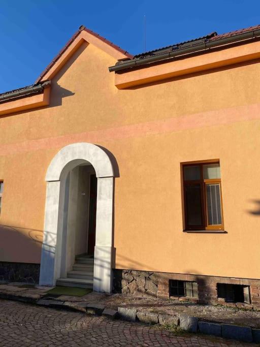 Ferienwohnung B12 - Bohdanecska 12 Pardubice Exterior foto